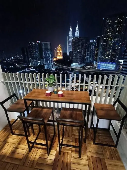 C14A Modern Infinity Pool Klcc View With Balcony Apartment Kuala Lumpur Malaysia